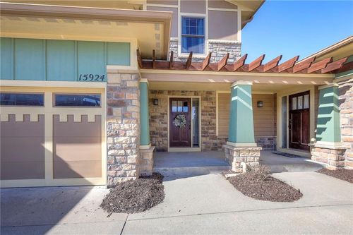 15924 Buena Vista St, Overland Park, KS, 66085-8600 | Card Image