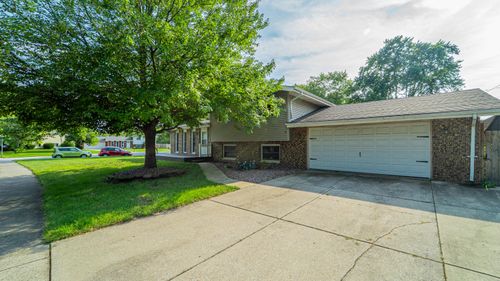 9830 Mckinley St, Crown Point, IN, 46307-2328 | Card Image