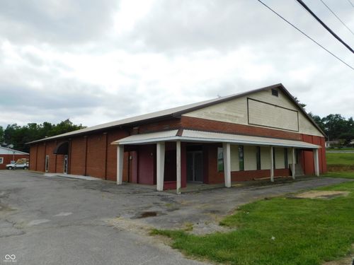 300 W Mulberry St, Salem, IN, 47167-1744 | Card Image