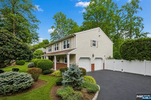 400 Faletti Cir, River Vale, NJ, 07675-6035 | Card Image