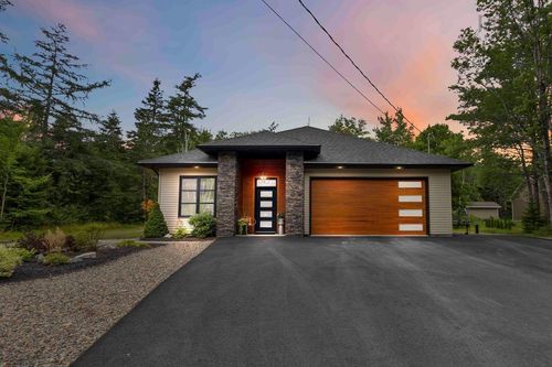 20 Pentz Lake Dr, Mount Uniacke, NS, B0N1Z0 | Card Image