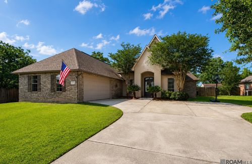 13720 Parkway Dr, Denham Springs, LA, 70726-8825 | Card Image