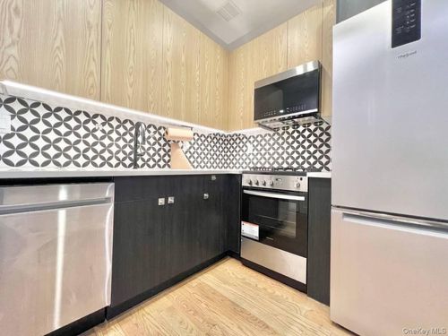 2-210 W 10th Street, New York, NY, 10003 | Card Image