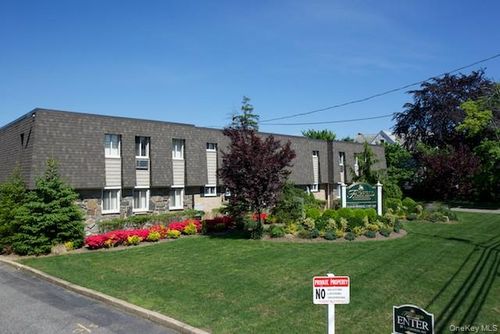 2a-25 N Clinton Ave, Bay Shore, NY, 11706-7851 | Card Image