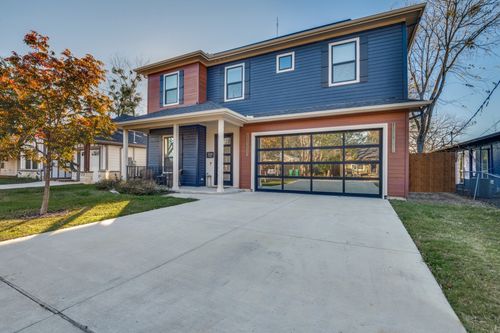 324 S Main St, Cedar Hill, TX, 75104-2616 | Card Image