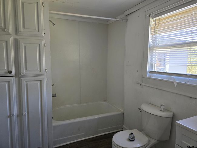 128 Hickory St, House other with 4 bedrooms, 3 bathrooms and null parking in Pittsburg TX | Image 10