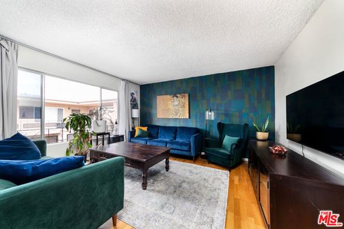 25-5232 Corteen Pl, Valley Village, CA, 91607-2536 | Card Image