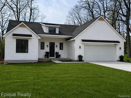2432 Holland St, Lake Orion, MI, 48360-2218 | Card Image