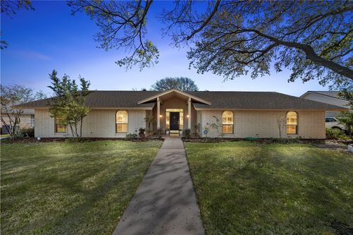 741 Ivy Ann Drive, Woodway, TX, 76712 | Card Image