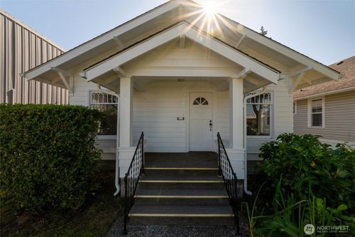 2014 Iron St, Bellingham, WA, 98225-4212 | Card Image