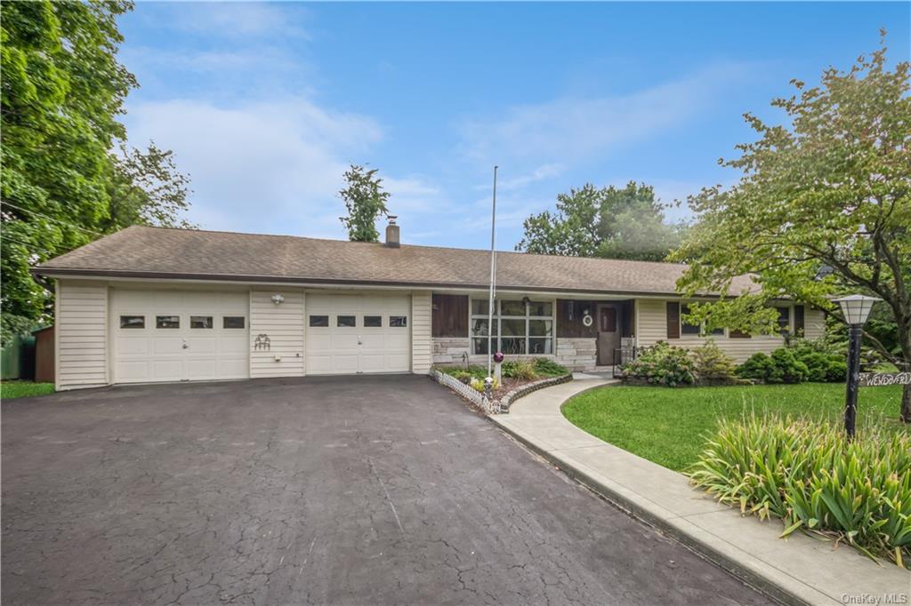Wendover Dr, Poughkeepsie, NY 12601
