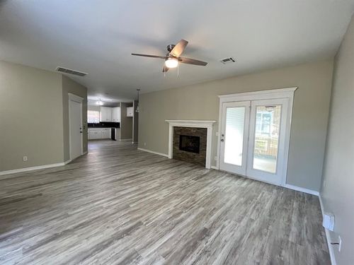 421 W 10th St, Edmond, OK, 73003-5721 | Card Image