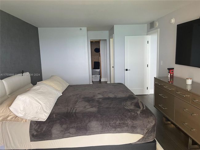 APT-1409 - 2555 Collins Ave, Condo with 2 bedrooms, 2 bathrooms and null parking in Miami Beach FL | Image 35