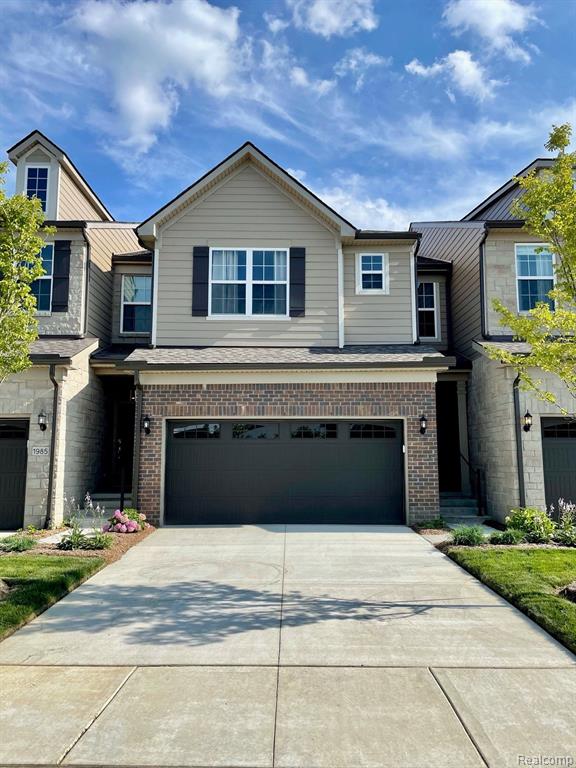 Addison Cir, Walled Lake, MI 48390