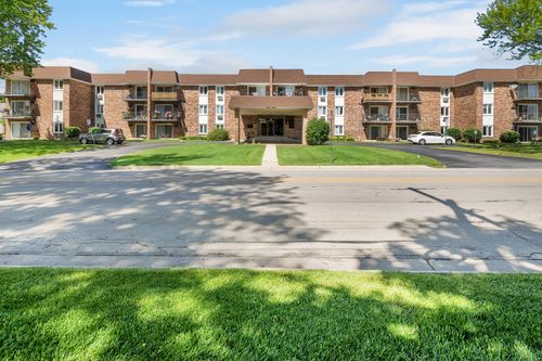 apt-2m-850 S Lorraine Rd, Wheaton, IL, 60189-6912 | Card Image