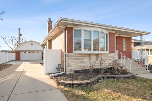 10124 Maple Ave, Oak Lawn, IL, 60453-3856 | Card Image