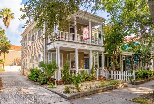 77 Smith St, Charleston, SC, 29401-1349 | Card Image