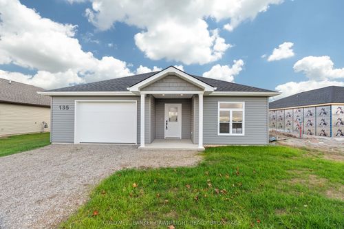 111 Victoria Ave E, Crediton, ON, N0M1M0 | Card Image