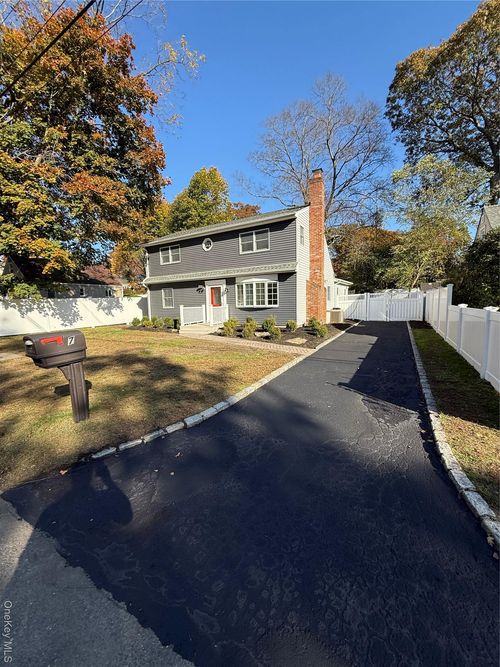 7 Claire Ave, Huntington Station, NY, 11746-3929 | Card Image