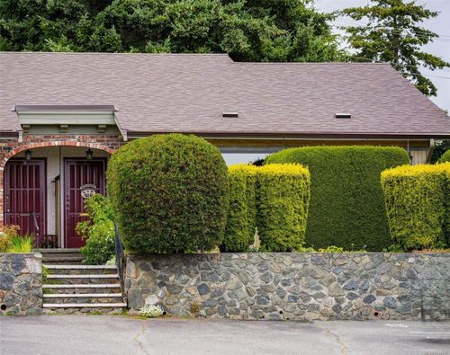7-3968 Cedar Hill Rd, Victoria, BC, V8N3B8 | Card Image
