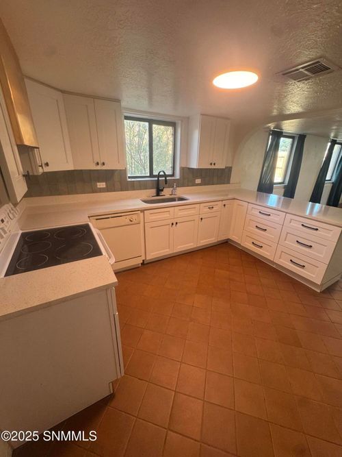 903 N Tornillo St, Las Cruces, NM, 88001-2270 | Card Image