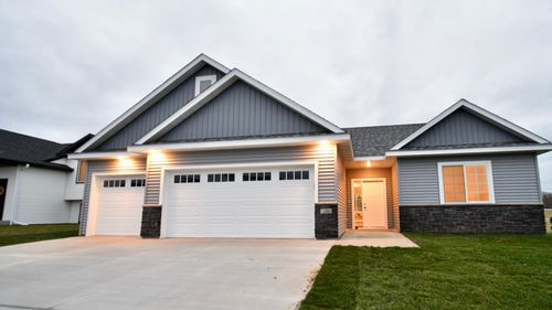 106 Fairway St, Zumbrota, MN, 55992-2611 | Card Image