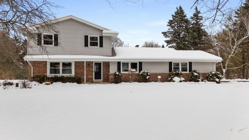 10532 N Council Hills Dr, Mequon, WI, 53097-3306 | Card Image