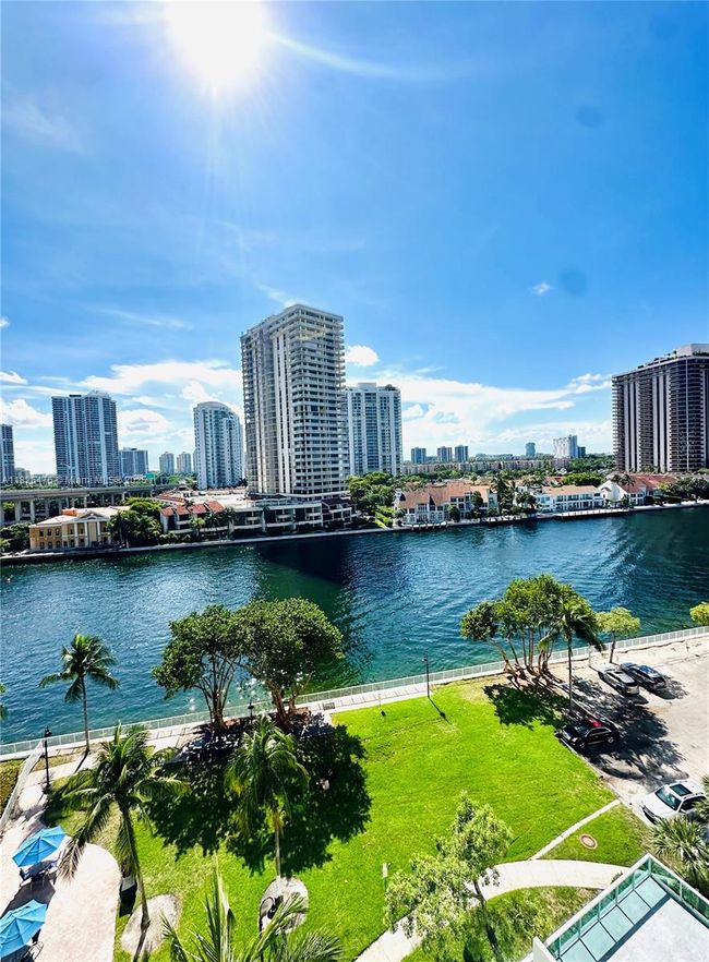 APT-911 - 19390 Collins Ave, Condo with 2 bedrooms, 1 bathrooms and null parking in Sunny Isles Beach FL | Image 14