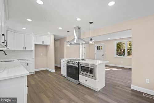 393 E Millstream Rd, Cream Ridge, NJ, 08514-2470 | Card Image