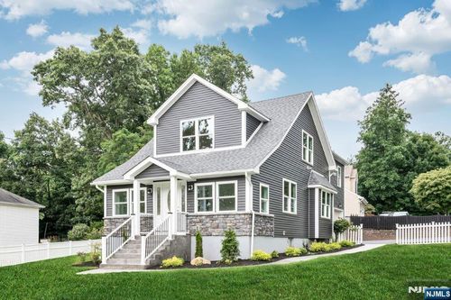 70 Campbell Ave, Woodcliff Lake, NJ, 07677-8062 | Card Image