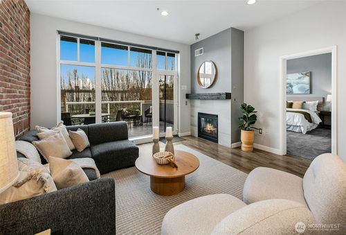 apt-302-17 W Mercer St, Seattle, WA, 98119-5910 | Card Image