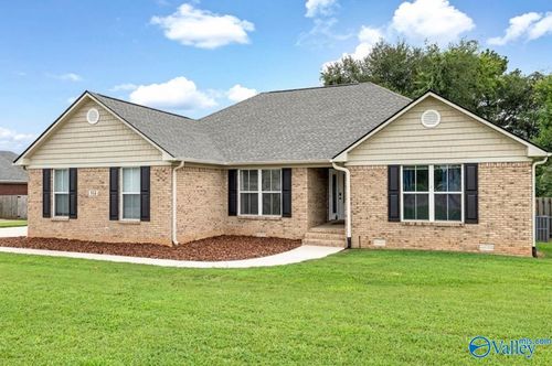 112 Shallowhill Rd, Huntsville, AL, 35811-7950 | Card Image