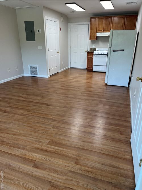 2064 E Main St, Cortlandt Mnr, NY, 10567-2622 | Card Image