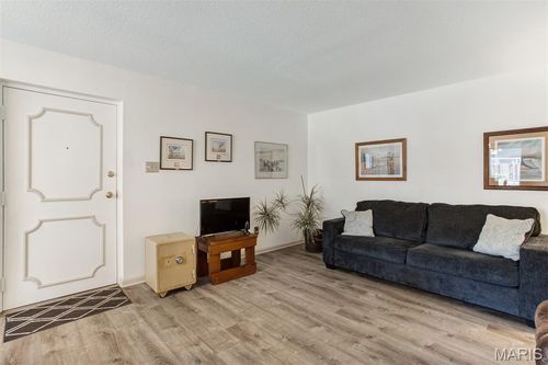 d-4353 Chateau De Ville Dr, Saint Louis, MO, 63129-1827 | Card Image