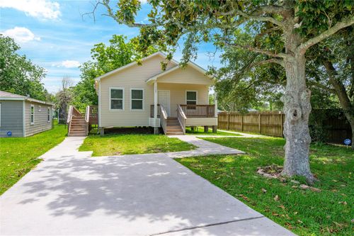 1125 Lake Rd, La Marque, TX, 77568-4027 | Card Image