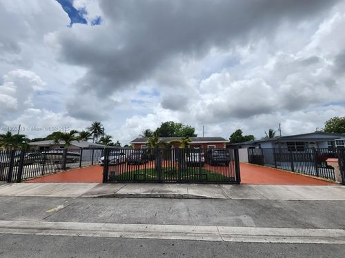 1-962 E 32nd St, Hialeah, FL, 33013-3435 | Card Image