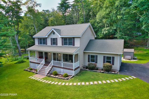 135 Blueberry Dr, Milford, PA, 18337-7423 | Card Image