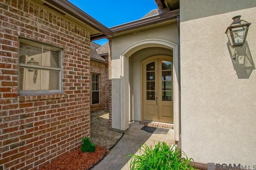 8602 Foxfield Dr, Baton Rouge, LA, 70809-5218 | Card Image