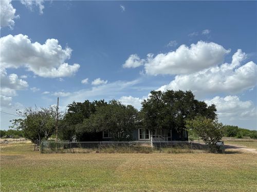 568 Jennifer Loop, Orange Grove, TX, 78372-4215 | Card Image