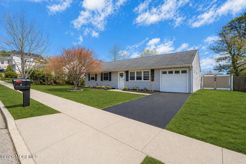 4 Revere Ct, Barnegat, NJ, 08005-1718 | Card Image