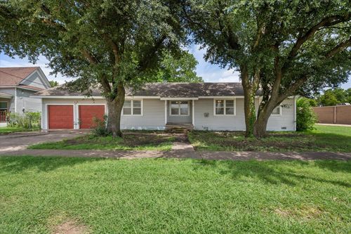 301 W 5th St, Ferris, TX, 75125-2023 | Card Image