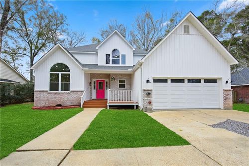 209 Richland Dr E, Mandeville, LA, 70448-6330 | Card Image