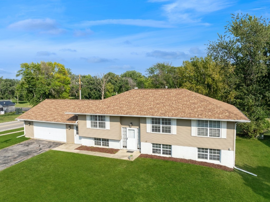 Brentwood Dr, Cedar Rapids, IA 52402