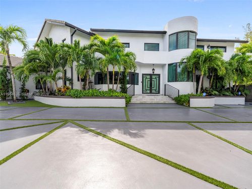 6180 Pine Tree Dr, Miami Beach, FL, 33140-2129 | Card Image