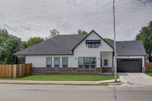 3220 N Houston St, Fort Worth, TX, 76106-5826 | Card Image