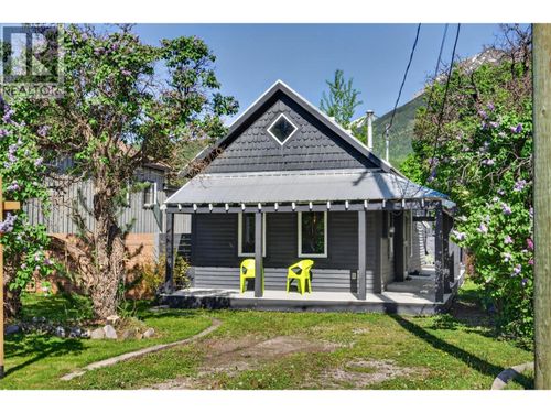 461 6th Ave, Fernie, BC, V0B1M0 | Card Image