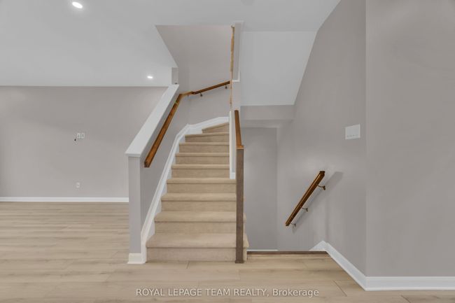 736 Cashmere Terr, House attached with 3 bedrooms, 4 bathrooms and 1 parking in Ottawa ON | Image 23