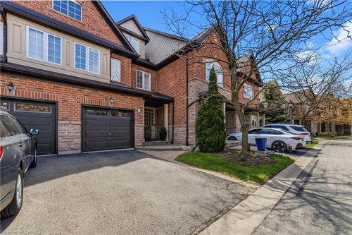 16-300 Ravineview Way, Oakville, ON, L6H7J1 | Card Image