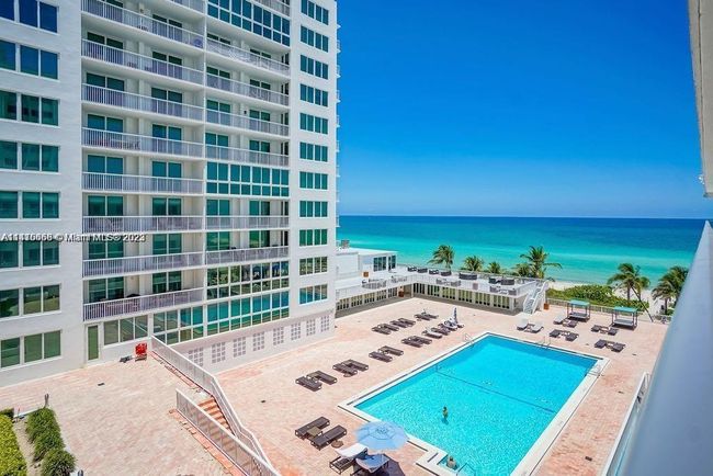 APT-811 - 5401 Collins Ave, Condo with 2 bedrooms, 2 bathrooms and null parking in Miami Beach FL | Image 15