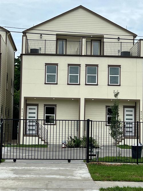 819 North Loop, Houston, TX, 77022-5838 | Card Image
